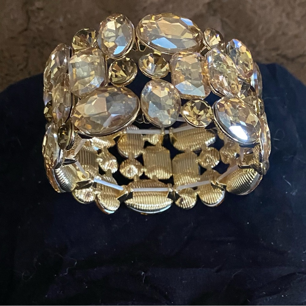 Gold Crystal Stretch Bracelet - Elegant Women’s Jewelry